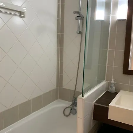 5-person Flat With Swimming Pool Tennis Court And Private Parking 236 Apartment *