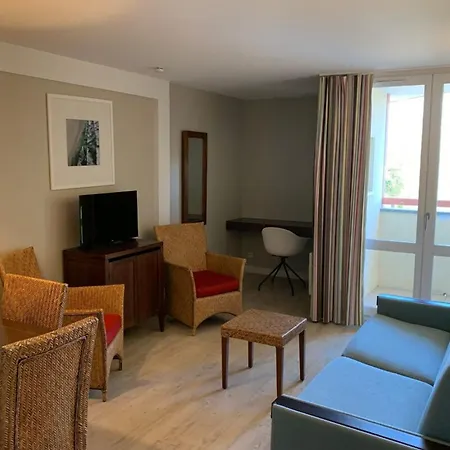 5-person Flat With Swimming Pool Tennis Court And Private Parking 236 Le Touquet